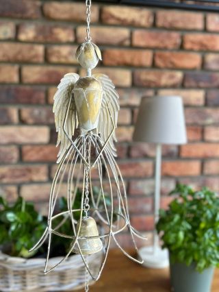 ✨ Kovový anděl ✨ Do vašeho domova přináší klid, harmonii a jemné cinknutí zvonečku. Lze ho pověsit i postavit – krásná...