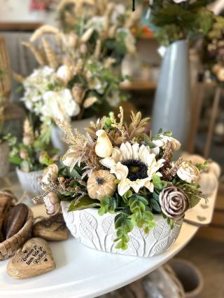 🍂 Srdečně vás zveme do našeho obchůdku! Dorazily nové podzimní dekorace a dárkové zboží, které vám zútulní domov a potěší...