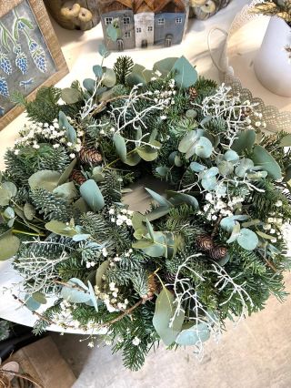 ✨ Přírodní věnec z jedle Nobilis a eukalyptu ✨ Ručně vázaný s láskou – skvělý základ, který si můžete doladit podle svého...